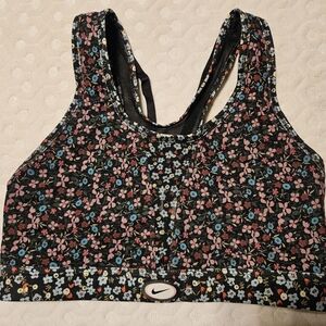 Nike women's sports bra size medium